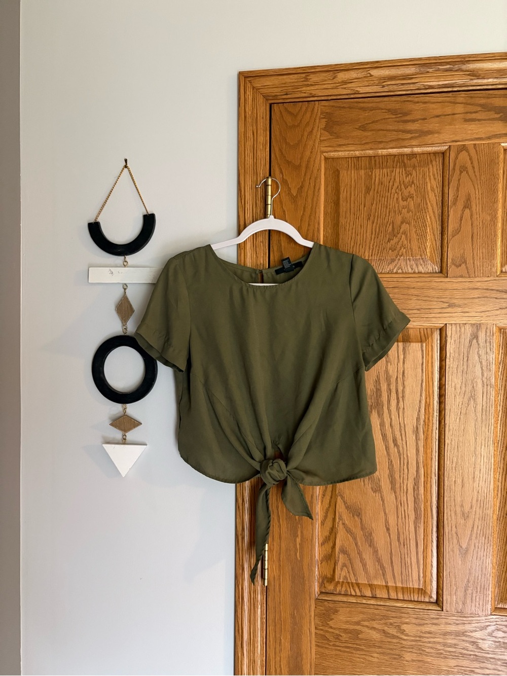 Forever 21 Olive Green Front-Tie Short Sleeve Crop Top